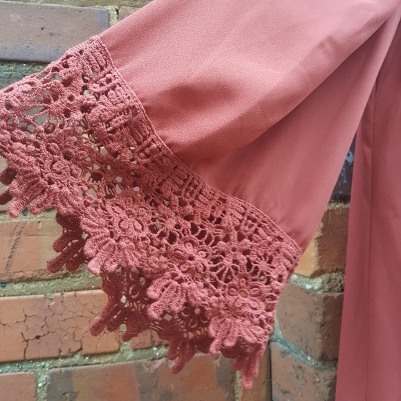 GORGEOUS salmon color cold shoulder top - Picture 6 of 6